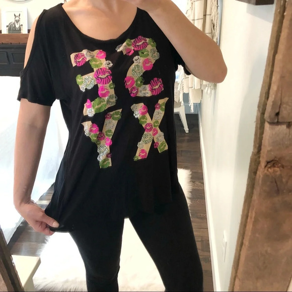 Hanging with my friends xl Tee - Picture 2 of 6